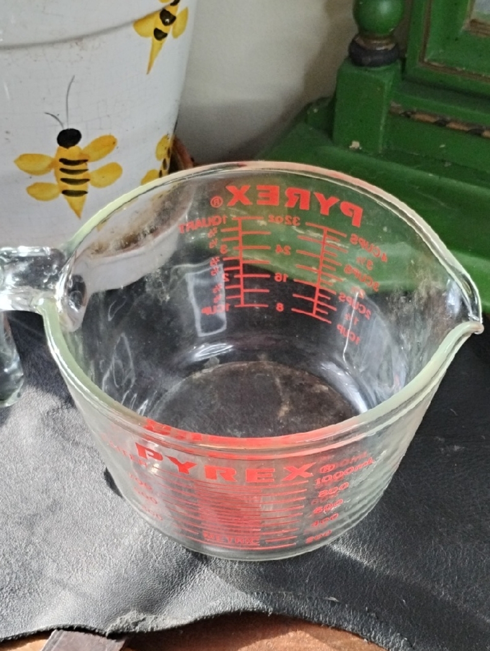 Pyrex Clear Glass Measuring Cup with Red Scale - Picture 2 of 6